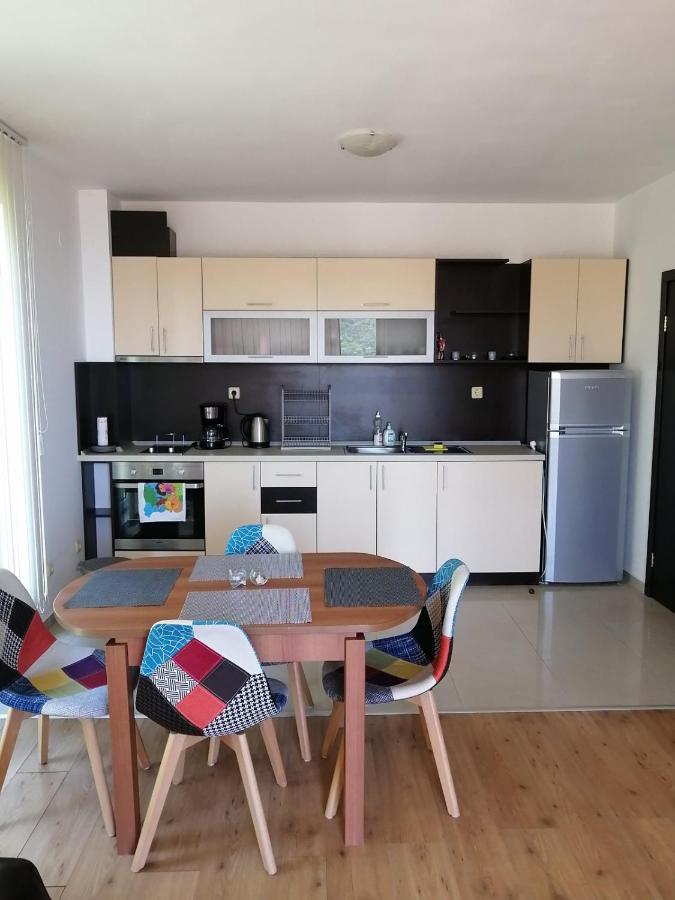 Apartamento Complex Karia IV Kavarna Exterior foto
